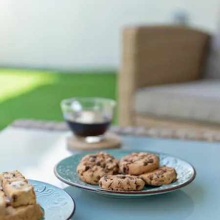Peggy's House With Private Garden And Bbq By 8essentially 펜션 *